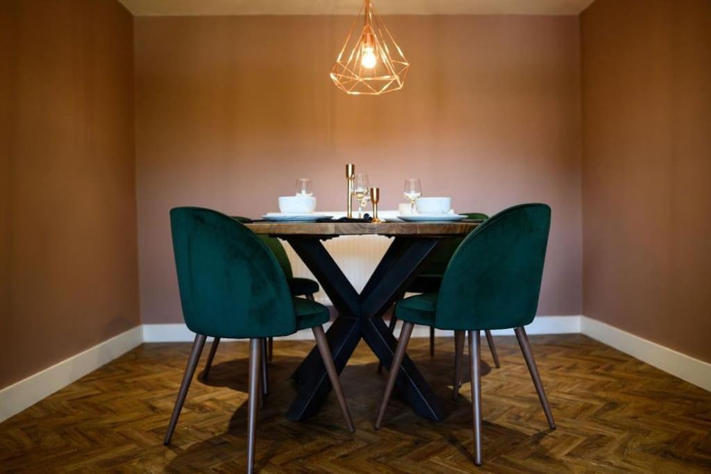 The Coach House At Manor, Cardiff
